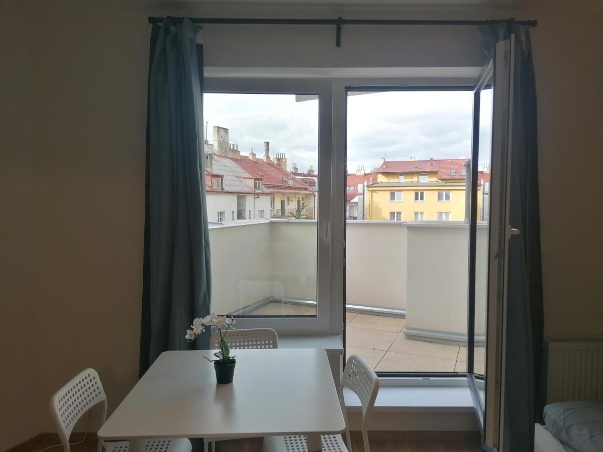 Brand New Studio Apartment # 45 With Free Parking In The City Center Прага Екстериор снимка